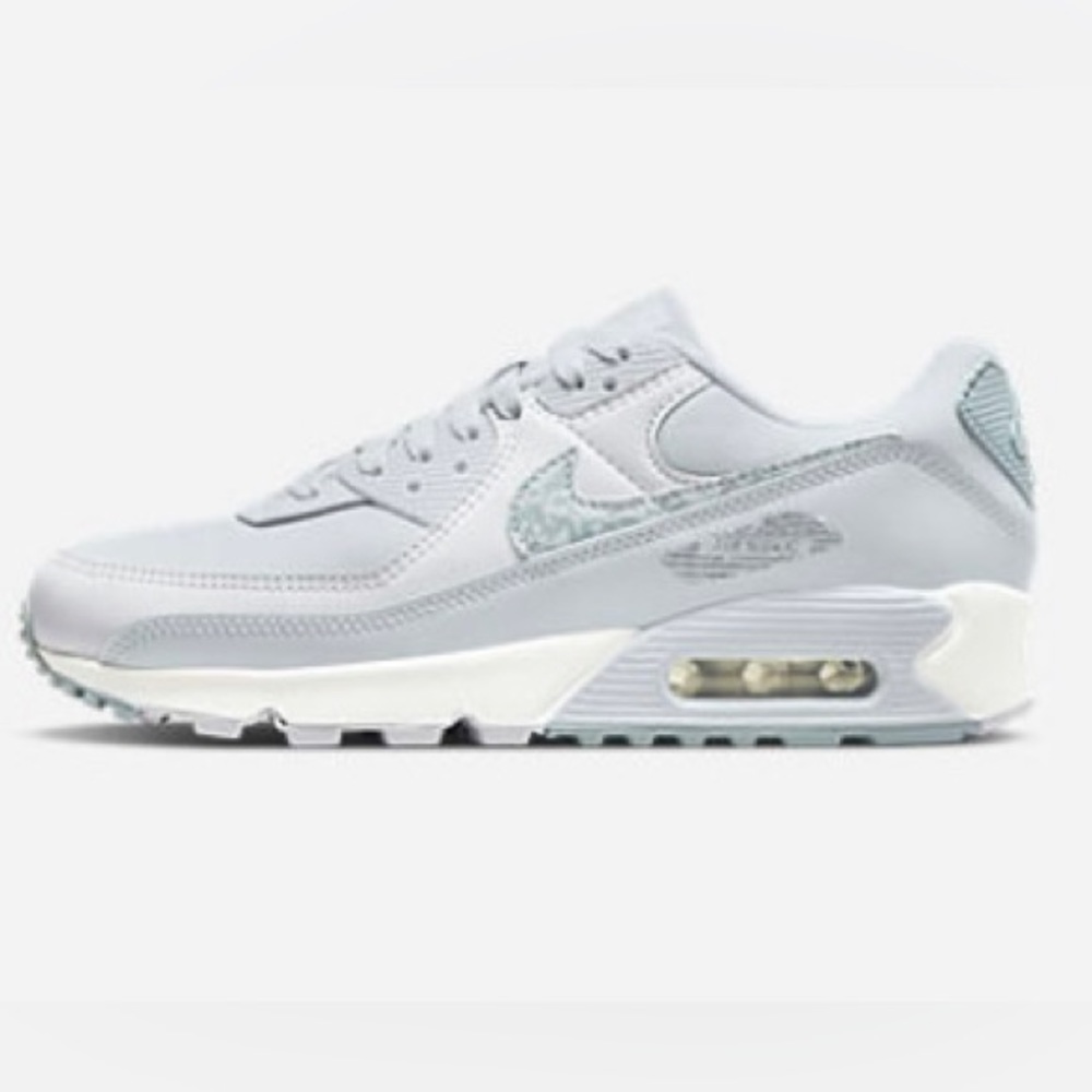 Nike air max 90 Women’s White/ Aura Size:8.5 Not Sold Anymore $130 NWB